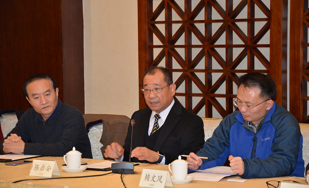 廣州市台協常務副會長陳啟安(中)與會討論。林昉柔/攝影